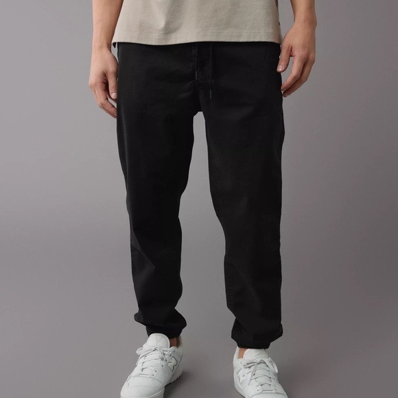 Black Men's AE American Eagle Flex Trekker Woven Cotton Joggers In Size Small